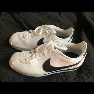 Nike Cortez| 9 women